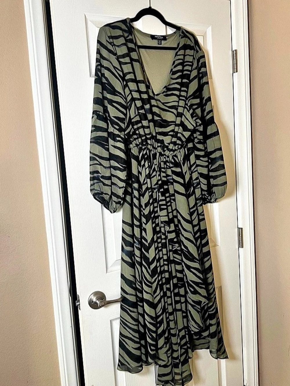 Arna York Animal Print Maxi Dress in Green & Black Size 22/24